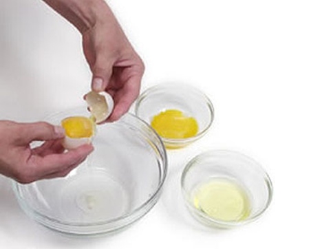 Mặt nạ trứng g&agrave; l&agrave; một phương ph&aacute;p chăm s&oacute;c da nhờn hiệu quả 