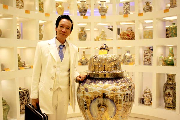 Đại gia đất Cảng chơi ngông Bùi Xuân Hải, thường được biết đến với cái tên 'Hải đồ cổ' Đại gia đất Cảng chơi ngông Bùi Xuân Hải, thường được biết đến với cái tên 'Hải đồ cổ'