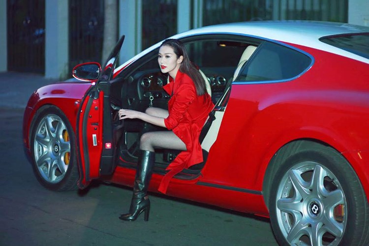 Kh&aacute;nh My l&agrave; nữ đại gia chịu chơi nhất nh&igrave; showbiz Việt