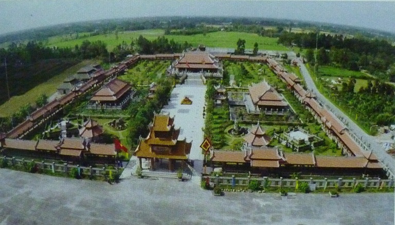 Đại gia Đặng Phước Th&agrave;nh chi 300 tỷ x&acirc;y 'cố đ&ocirc; Huế' giữa T&acirc;y Nam Bộ