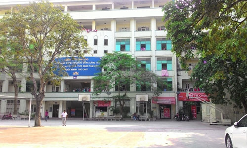 Khu&ocirc;n vi&ecirc;n trường Đại học nơi xảy ra sự vi&ecirc;̣c