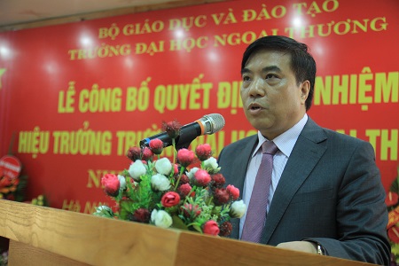 T&acirc;n Hiệu trưởng Đại học Ngoại thương - PGS.TS. B&ugrave;i Anh Tuấn từng giữ nhiều chức vụ quan trọng ở trường v&agrave; ở Bộ
