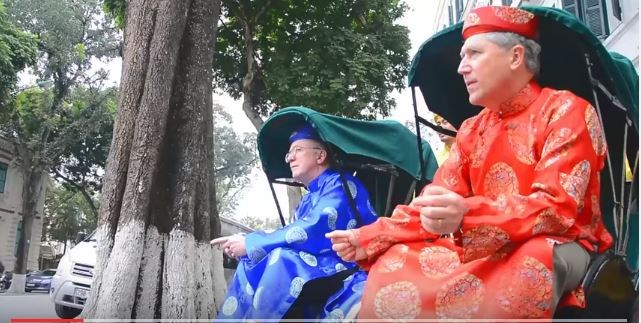 Đại sứ Canada bất ngờ l&agrave;m &lsquo;ca sĩ&rsquo; tại Việt Nam