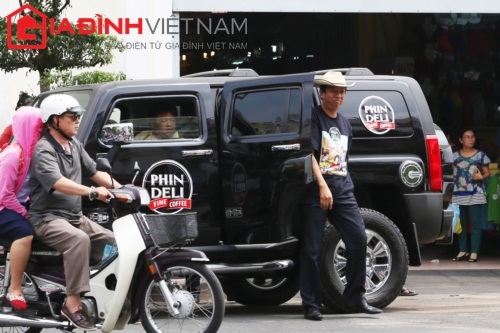 đại gia việt, chợ Bến Thành, xe Hummer, phong cách Mỹ, tiểu thương, Phạm Đình Nguyên, thị trấn cà phê Việt đại gia việt, chợ Bến Thành, xe Hummer, phong cách Mỹ, tiểu thương, Phạm Đình Nguyên, thị trấn cà phê Việt