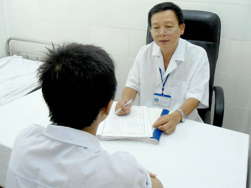 Đ&aacute;ng n&oacute;i, nam sinh đ&acirc;m bạn học trong vụ việc học sinh đ&acirc;m nhau trong lớp n&agrave;y c&oacute; dấu hiệu bị bệnh t&acirc;m thần