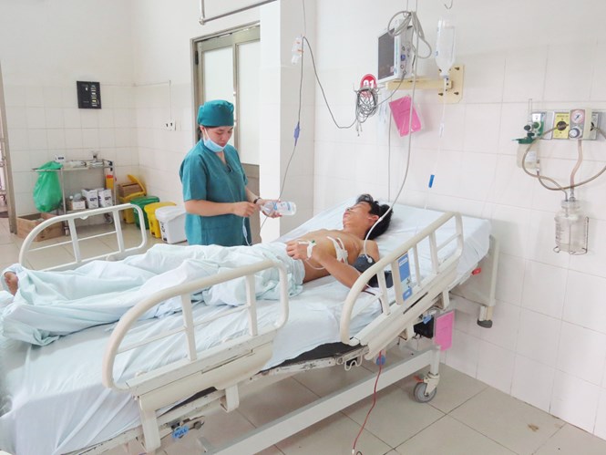Anh &Uacute;t đang được điều trị tại bệnh viện