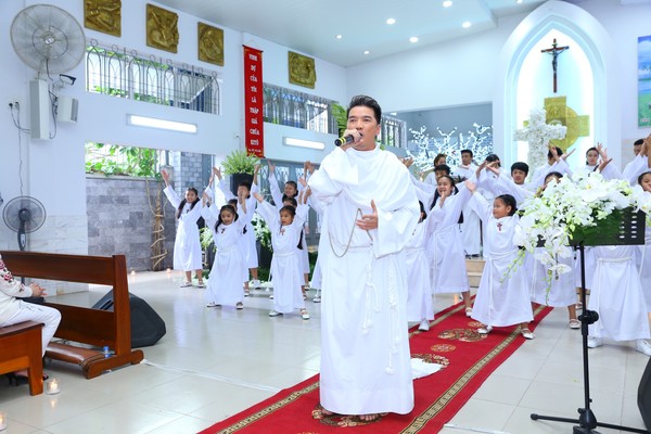 CD Th&aacute;nh Ca lần n&agrave;y đ&atilde; được Đ&agrave;m Vĩnh Hưng ấp ủ từ rất l&acirc;u