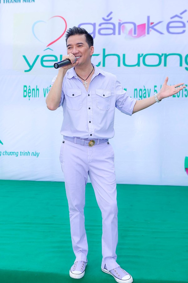 Đ&agrave;m Vĩnh Hưng t&iacute;ch cực tham gia l&agrave;m từ thiện trước liveshow Đối mặt 2