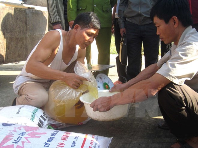 8 tấn mỡ bẩn bị lực lượng chức năng Thanh H&oacute;a bắt giữ