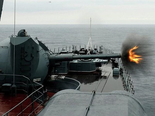 Hiện Mỹ cũng đang tập trung ph&aacute;t triển c&aacute;c loại vũ kh&iacute; qu&acirc;n sự c&oacute; uy lực tương tự như loại đạn ph&aacute;o th&ocirc;ng minh của Nga