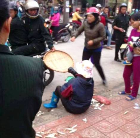 d&acirc;n ph&ograve;ng thu đồ người vi phạm