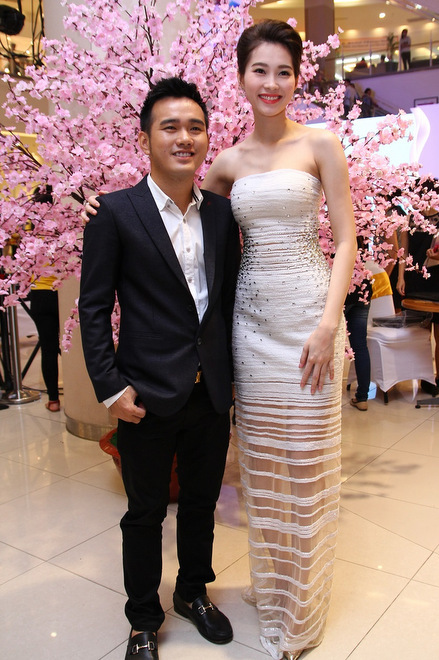 Đặng Thu Thảo v&agrave; nh&agrave; thiết kế L&ecirc; Thanh H&ograve;a