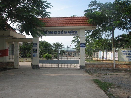 Trường THCS T&acirc;n Phước T&acirc;y nơi xảy ra vụ việc