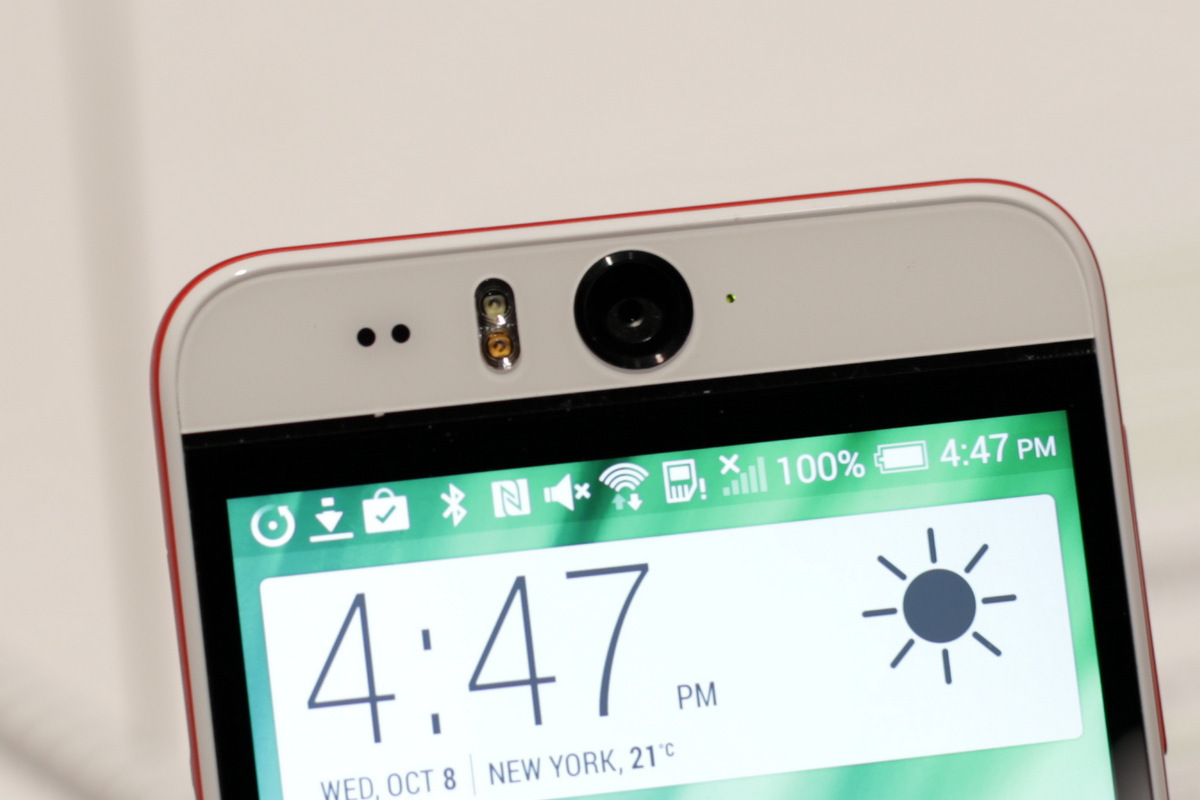 Đ&aacute;nh gi&aacute; HTC Desire Eye v&agrave; HTC One M8