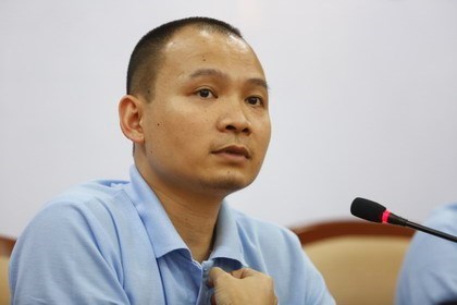 Đạo diễn Lại Bắc Hải Đăng trong buổi họp b&aacute;o giới thiệu một chương tr&igrave;nh của VTV3
