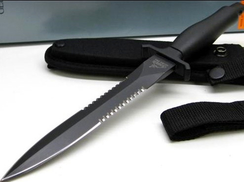 Gerber Mark II là một loại dao quân dụng rất phổ biến Gerber Mark II là một loại dao quân dụng rất phổ biến