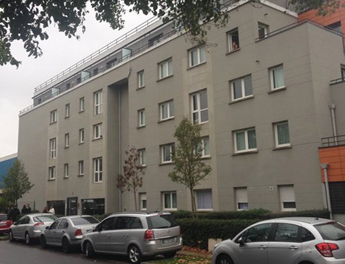 Kh&aacute;ch sạn ở Alfortville, Paris, nơi cảnh s&aacute;t ph&aacute;t hiện dấu vết ADN của 6 t&ecirc;n khủng bố tấn c&ocirc;ng Paris vừa qua, v&agrave; nghi phạm Salah Abdeslam đ&atilde; thu&ecirc; 2 ph&ograve;ng ở đ&acirc;y