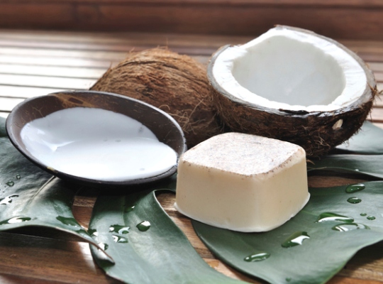 l&agrave;m đẹp đơn giản v&agrave; hiệu quả từ dầu dừa