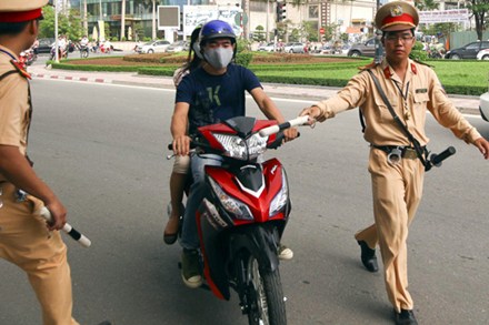 Xử l&yacute; nghi&ecirc;m cảnh s&aacute;t giao th&ocirc;ng c&oacute; c&aacute;c dấu hiệu vi phạm
