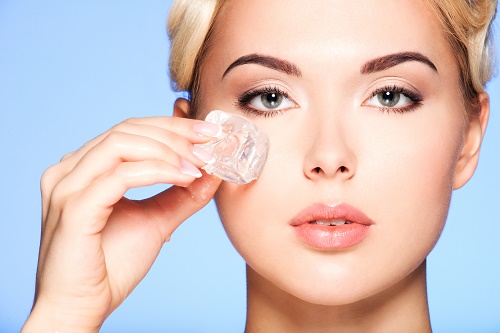 Đ&aacute; lạnh gi&uacute;p l&agrave;m m&aacute;t v&agrave; chăm s&oacute;c da ng&agrave;y h&egrave;