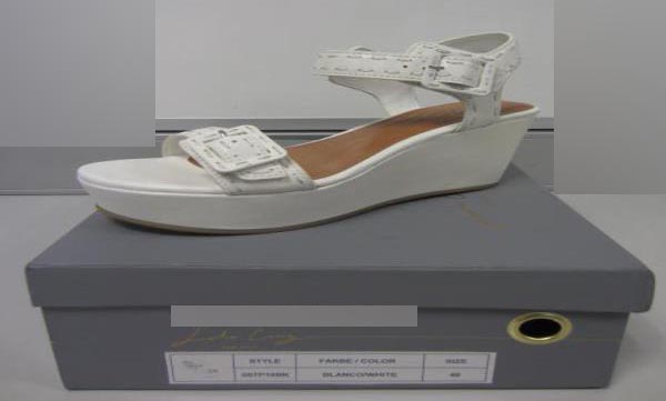 D&eacute;p sandal nữ của h&atilde;ng Lola Cruz bị thu hồi do chứa chất độc hại