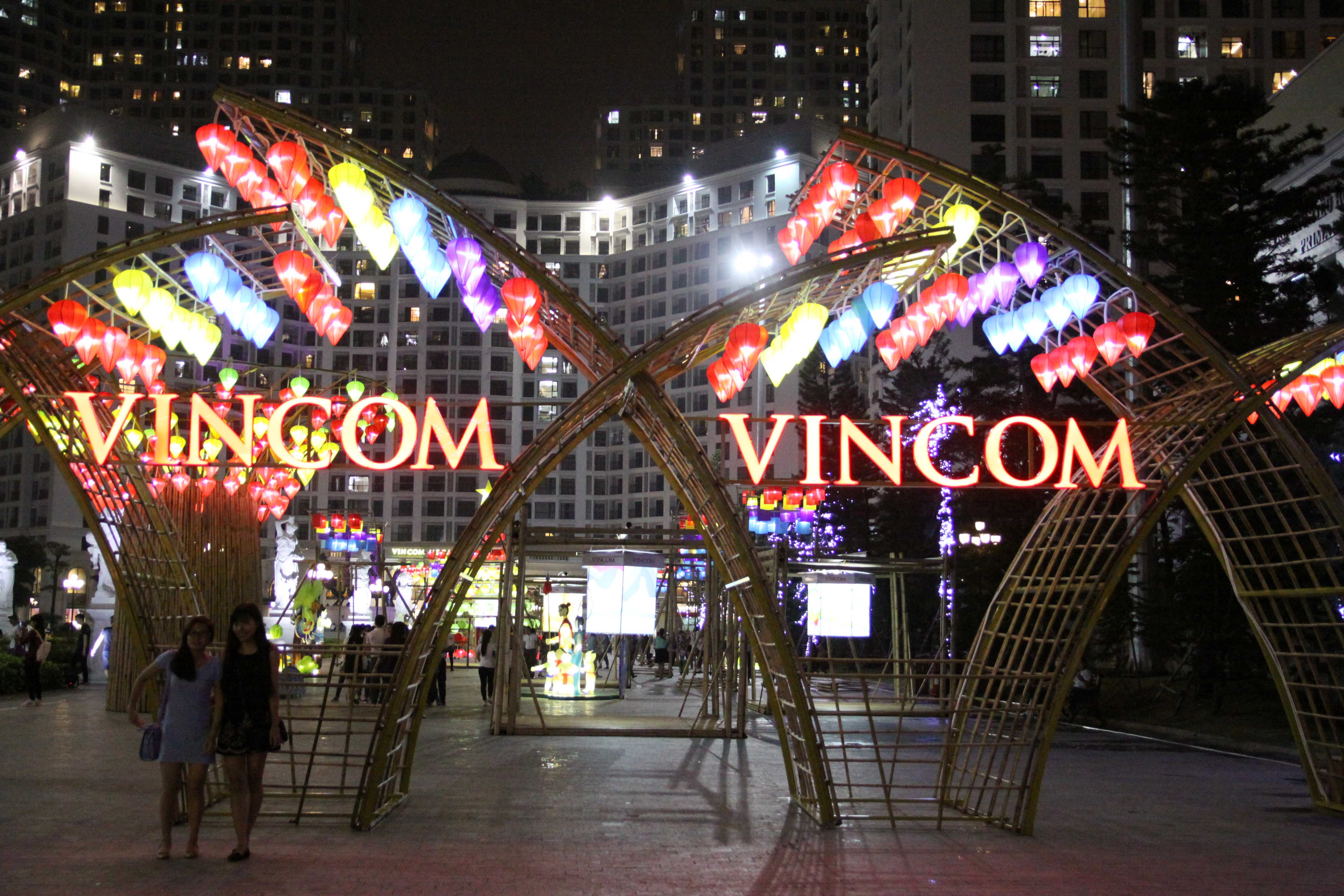 Ngoài ra, khu vườn cổ tích ở trung tâm 13Win19 tải ứng dụng Royal City cũng thu hút rất đông người tham gia
