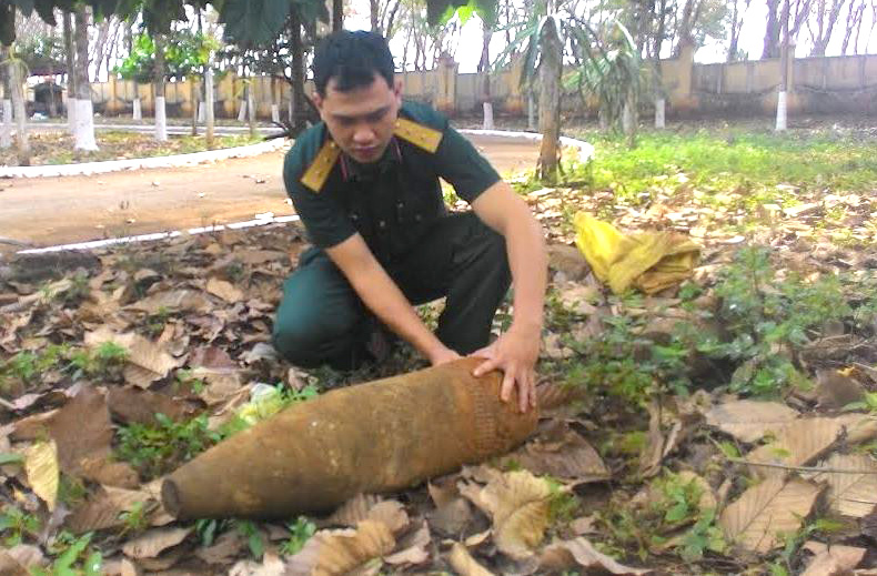 Đầu đạn khổng lồ được di dời an toàn bởi lực lượng công bình Đồng Nai Đầu đạn khổng lồ được di dời an toàn bởi lực lượng công bình Đồng Nai