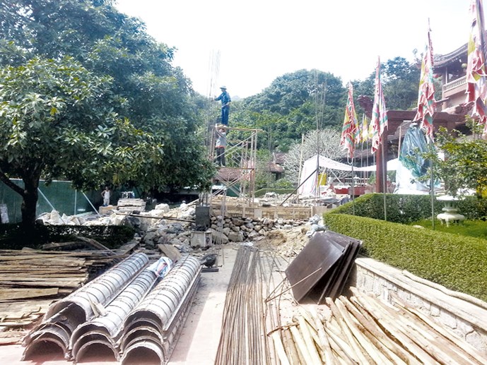 C&ocirc;ng trường x&acirc;y dựng kh&ocirc;ng ph&eacute;p ngổn ngang vật liệu ở ngay v&ugrave;ng l&otilde;i của di t&iacute;ch Y&ecirc;n Tử