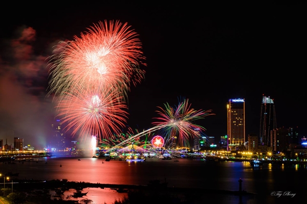 Địa điểm bắn ph&aacute;o hoa Tết Dương lịch 2016 tại Đ&agrave; Nẵng tại b&atilde;i biển dọc tuyến đường Ho&agrave;ng Sa, V&otilde; Nguy&ecirc;n Gi&aacute;p