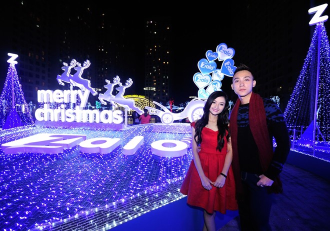Vẻ đẹp rực rỡ tại Time City thu hút nhi&ecirc;̀u du khách đ&ecirc;́n đ&acirc;y vào dịp Noel 