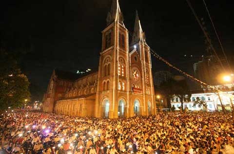 Địa điểm chụp ảnh Gi&aacute;ng sinh 2015 tuyệt đẹp tại S&agrave;i G&ograve;n