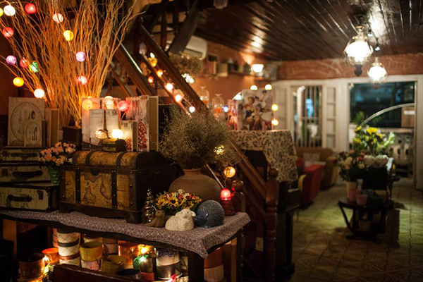 Kh&ocirc;ng gian tại L&yacute; Băng Phương Caf&eacute; sẽ kh&ocirc;ng khiến c&aacute;c vị kh&aacute;ch thất vọng