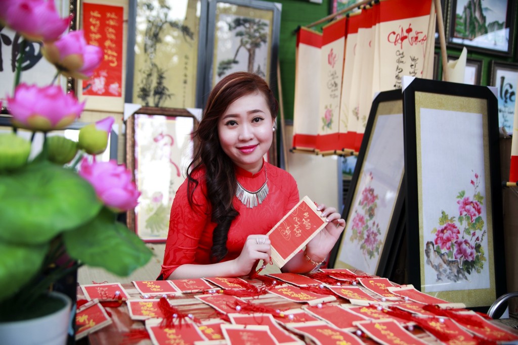 Phố &Ocirc;ng Đồ l&agrave; một địa điểm chụp ảnh Tết &Acirc;m lịch kh&ocirc;ng thể bỏ qua tại TPHCM