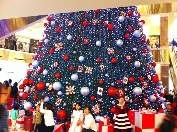 Tràng Ti&ecirc;̀n Plaza là m&ocirc;̣t địa đi&ecirc;̉m đi chơi Giáng sinh được các bé y&ecirc;u thích 