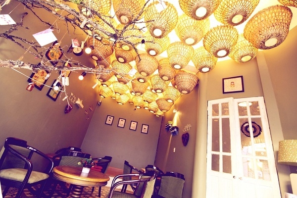 May Coffee mộc mạc, dịu d&agrave;ng