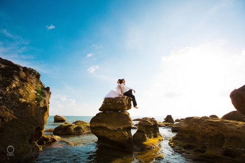 Vẻ đẹp l&atilde;ng mạn của những b&atilde;i biển đầy nắng gi&oacute; ở Vũng T&agrave;u khiến nơi đ&acirc;y trở th&agrave;nh địa điểm chụp ảnh cưới như trong cổ t&iacute;ch