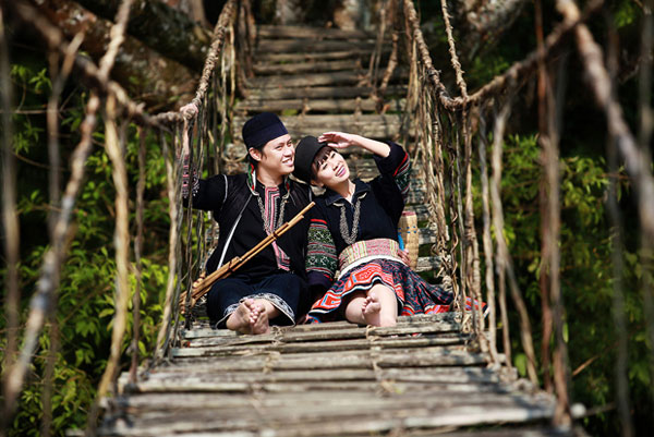 Sapa từ l&acirc;u đ&atilde; trở th&agrave;nh địa điểm chụp ảnh cưới l&yacute; tưởng với phong cảnh huyền ảo v&agrave; n&eacute;t đẹp mộc mạc