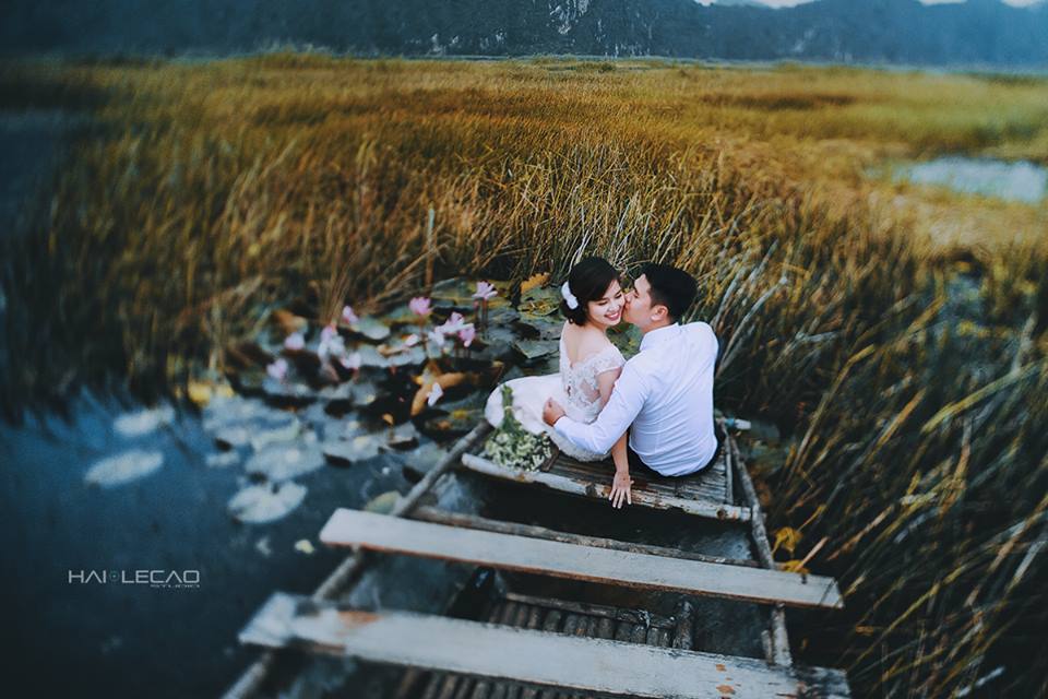 H&agrave;ng trăm hang động kỳ ảo, hồ, đầm đ&atilde; tạo n&ecirc;n vẻ đẹp kh&oacute; cưỡng khiến nhiều cặp uy&ecirc;n ương lựa chọn nơi đ&acirc;y để chụp ảnh cưới