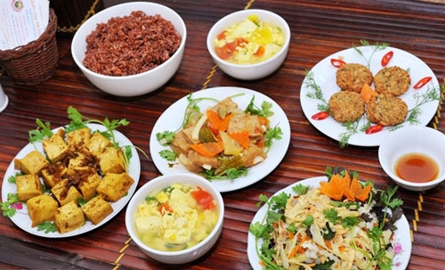 Dịch vụ l&agrave;m cỗ chay trong m&ugrave;a lễ Vu Lan năm nay đang rất h&uacute;t kh&aacute;ch