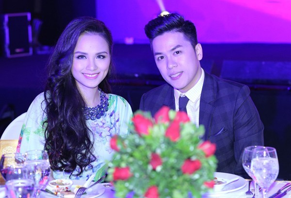 Diễm Hương đang hạnh ph&uacute;c b&ecirc;n Quang Huy