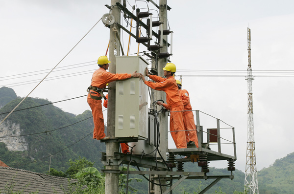 Tr&ecirc;n 36 độ C, H&agrave; Nội nghi&ecirc;m cấm cắt điện