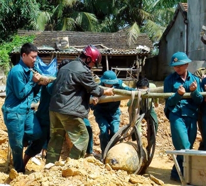 Từng c&oacute; nhiều trường hợp v&ocirc; t&igrave;nh ph&aacute;t hiện bom &lsquo;khủng&rsquo;, vật thể lạ trong thời gian qua