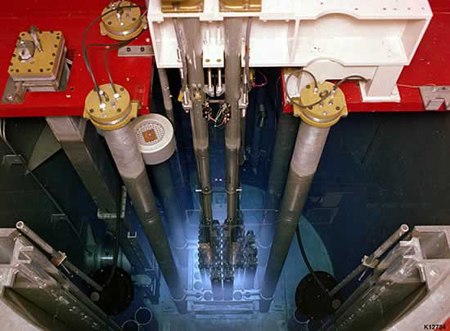 To&agrave;n bộ qu&aacute; tr&igrave;nh ph&acirc;n hạch xảy ra trong trong l&otilde;i bằng th&eacute;p của l&ograve; phản ứng.