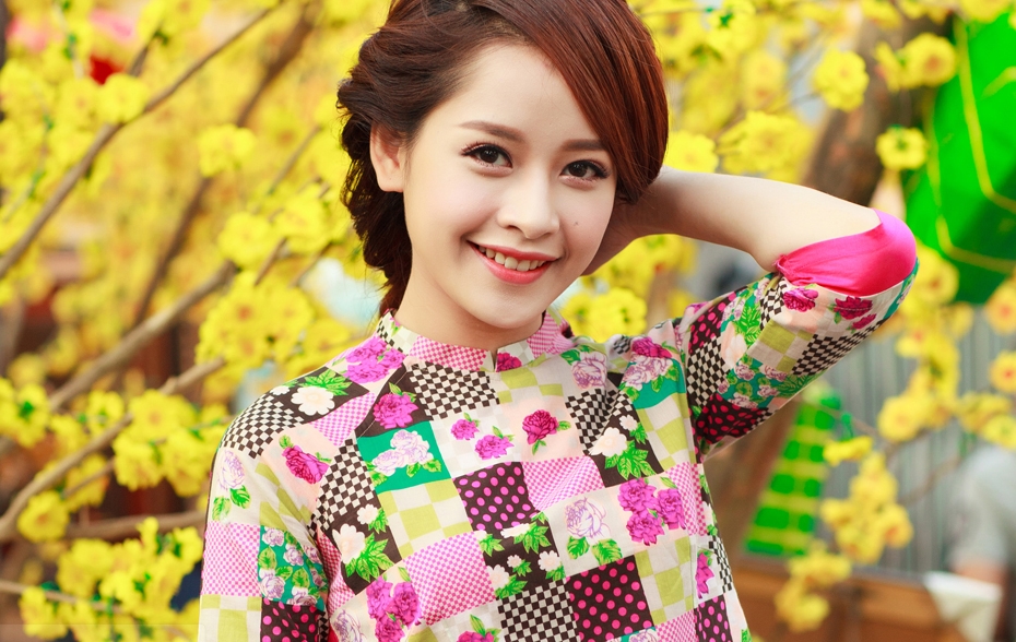 Nữ diễn vi&ecirc;n Chi Phu rạng rỡ trong những ng&agrave;y cận Tết