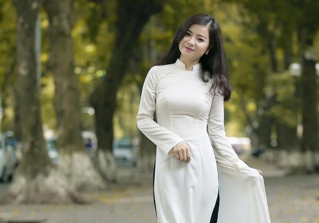 Diễn vi&ecirc;n b&agrave;y tỏ, cứ đến những ng&agrave;y n&agrave;y, những kỷ niệm về m&aacute;i trường thời học sinh lại &ugrave;a về