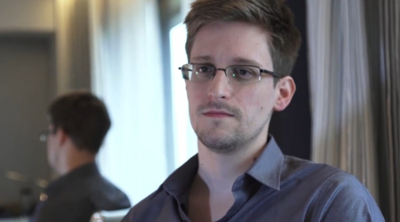 Edward Snowden đ&atilde; rời khỏi Mỹ sau khi đ&aacute;nh cắp 1,7 triệu t&agrave;i liệu tuyệt mật c&oacute; li&ecirc;n quan đến điệp vi&ecirc;n Anh