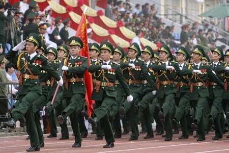 Diễu binh và Bắn pháo hoa rực sáng bầu trời mừng giải phóng miền Nam dịp 30/4 Diễu binh và Bắn pháo hoa rực sáng bầu trời mừng giải phóng miền Nam dịp 30/4
