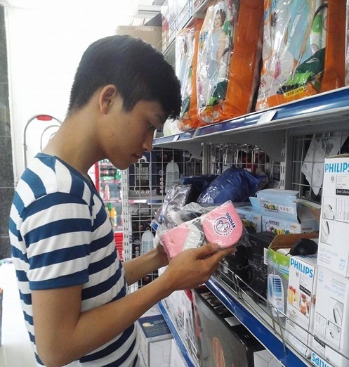 Giới trẻ ưa d&ugrave;ng điều h&ograve;a mini cầm tay
