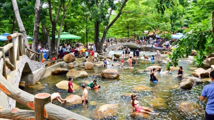 Những địa điểm du lịch hấp dẫn quanh S&agrave;i G&ograve;n dịp lễ 30/4