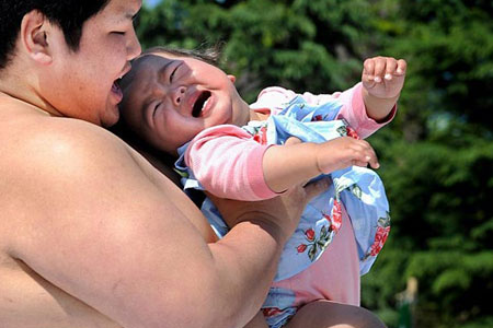 Nhật Bản: Độc đ&aacute;o với lễ hội Sumo dọa trẻ em c&oacute; lịch sử hơn 400 năm